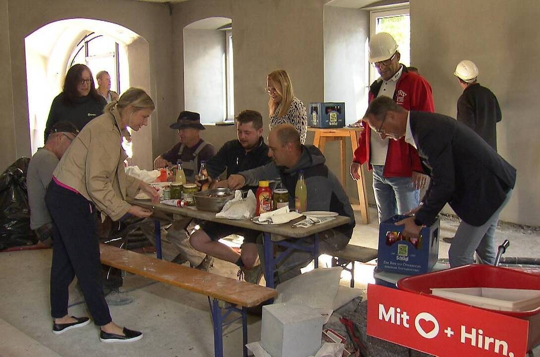 Besuch bei Arbeitern auf Baustelle